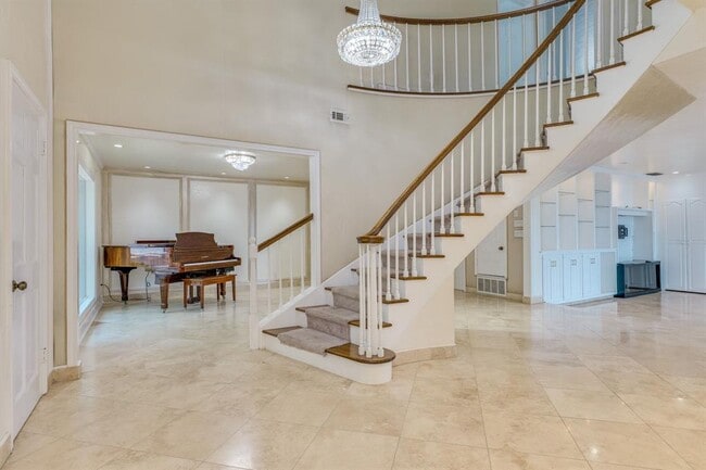 Building Photo - 6800 Falcata Cove