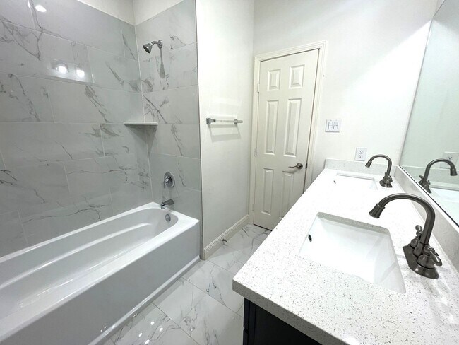 Building Photo - 4913 Southwind St