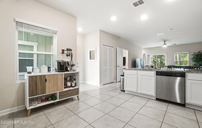 Building Photo - 78 Pasadena Dr