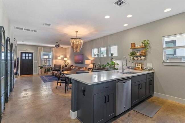 Building Photo - 3014 Neal St