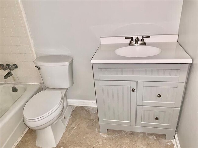 Building Photo - 145 Northwood Dr