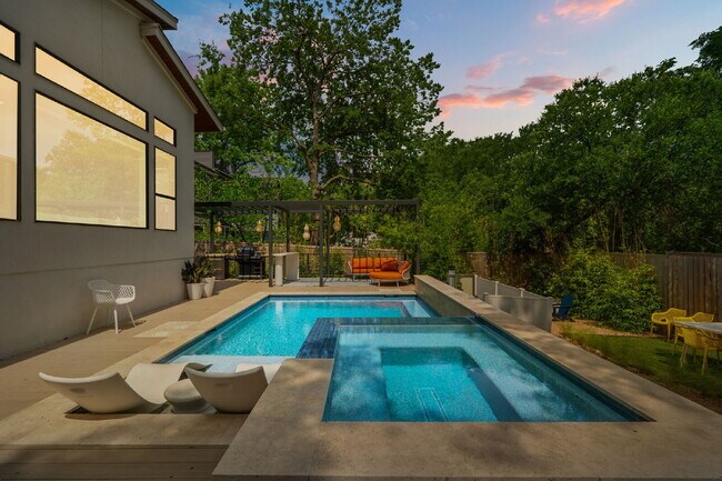 Building Photo - Modern Oasis in Bouldin Creek