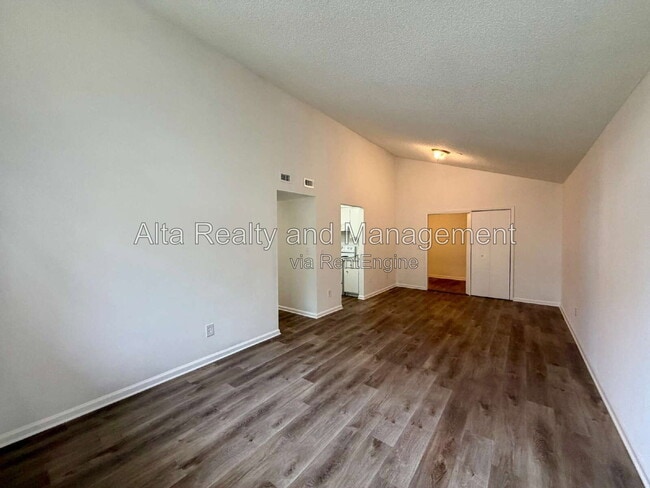Building Photo - 8113 San Jose Manor Dr E