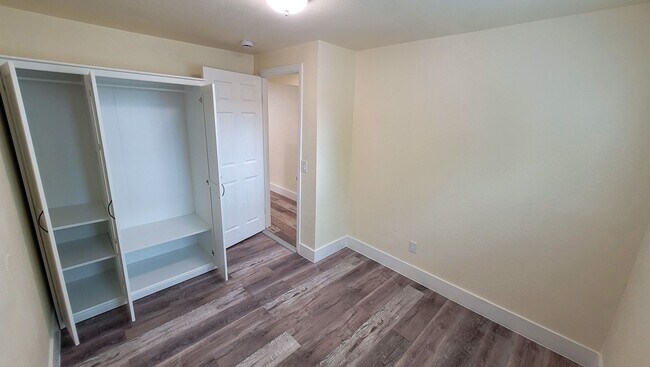 Building Photo - g7705