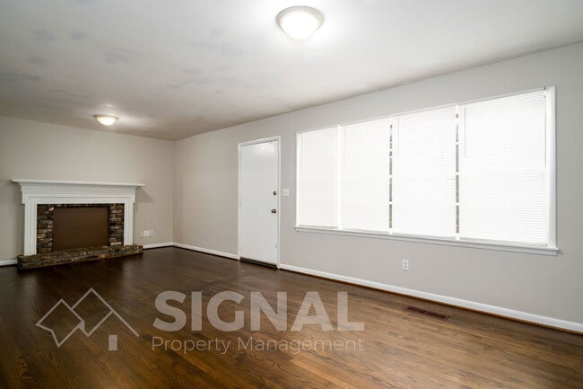 Building Photo - 213 Lake Dr Cir NE