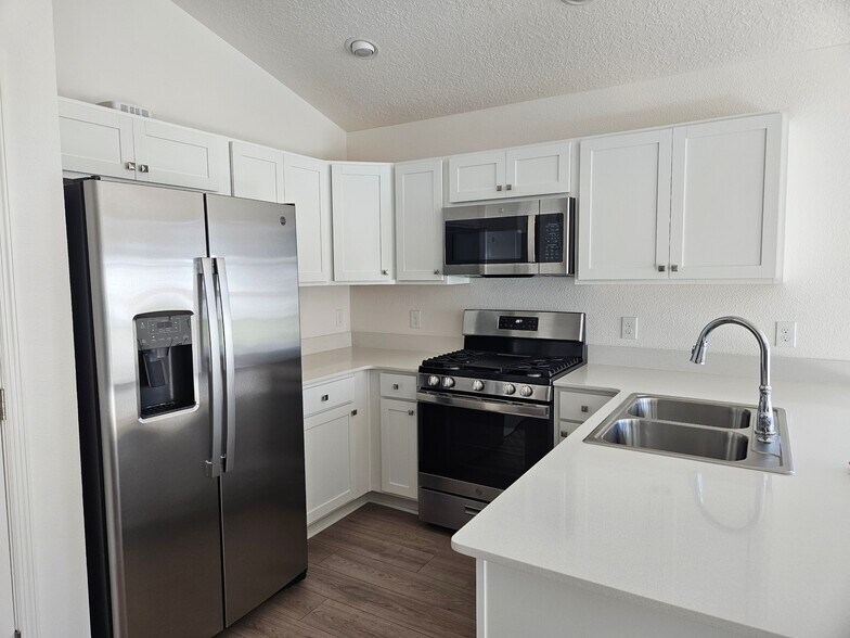 Building Photo - 2330 Hobkirk Loop