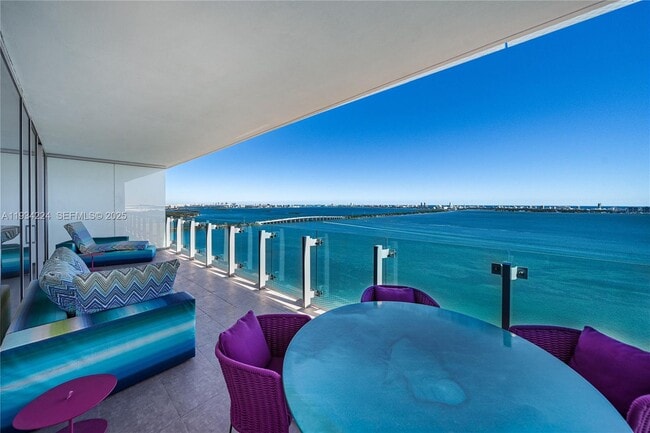 Building Photo - 700 NE 26th Terrace