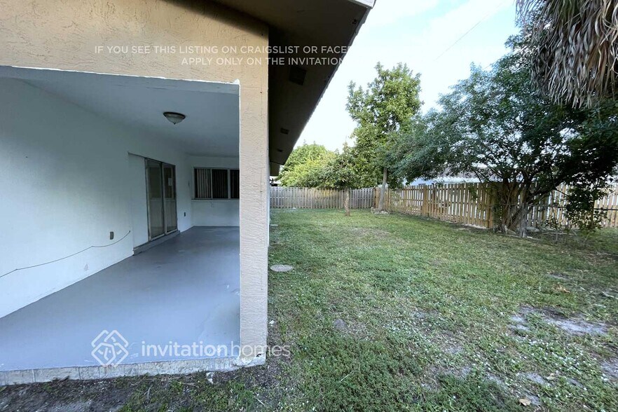 Building Photo - 6625 NW 113th Way