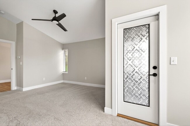 Building Photo - Modern 3BR Townhome in Millbank Village!