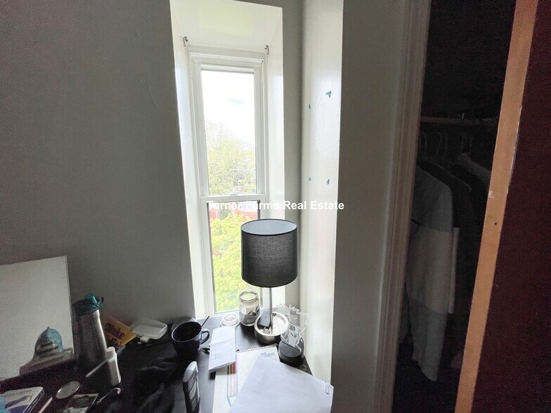 Building Photo - 96 Hammond St