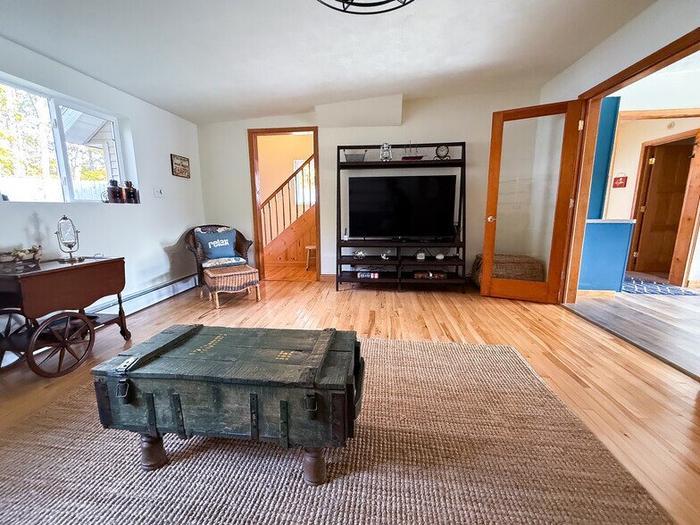 Building Photo - 440 S Peninsula Ln