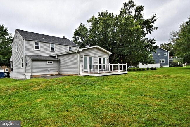 Building Photo - 942 Valley Rd