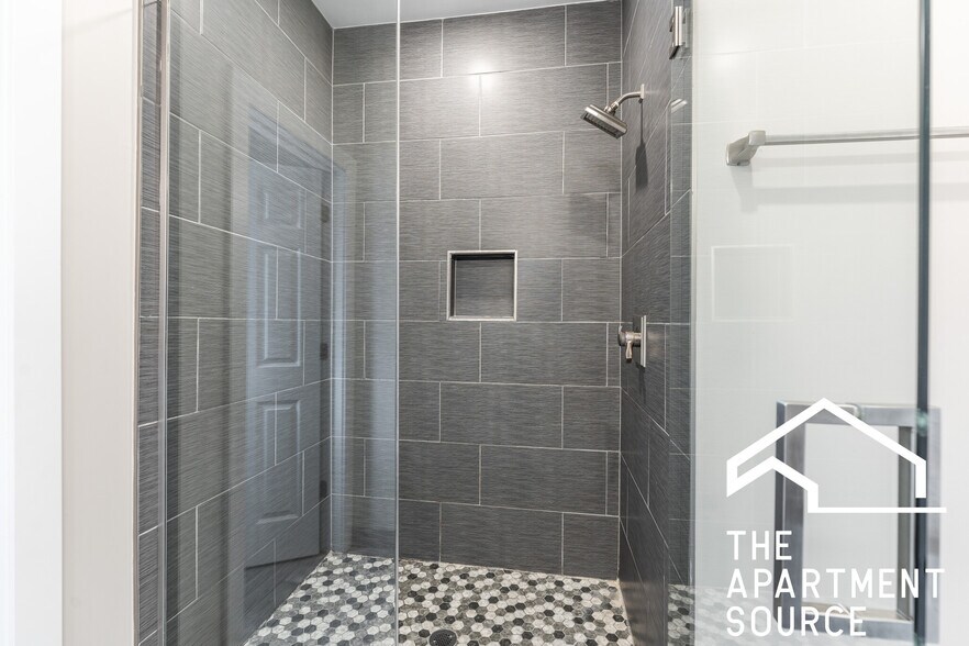 Building Photo - 2238 N Sawyer Ave