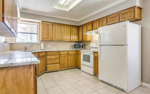 Building Photo - 3821 Huntwick Dr