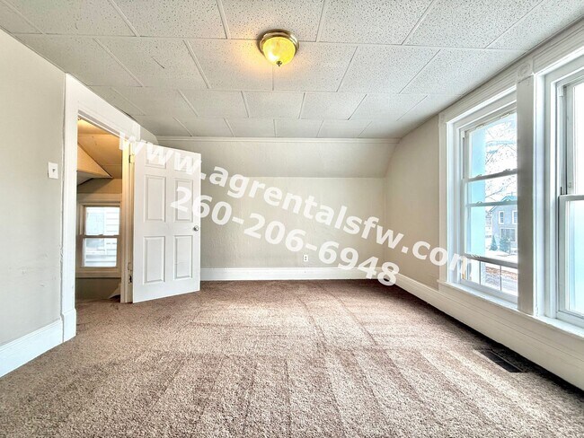 Building Photo - 3 Bedroom House