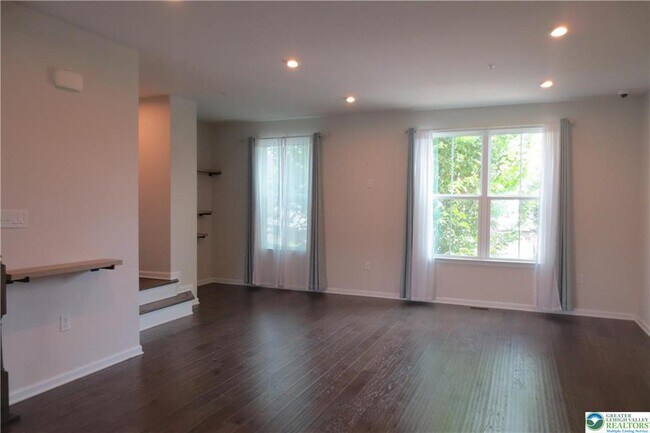 Building Photo - 2407 Cook Dr