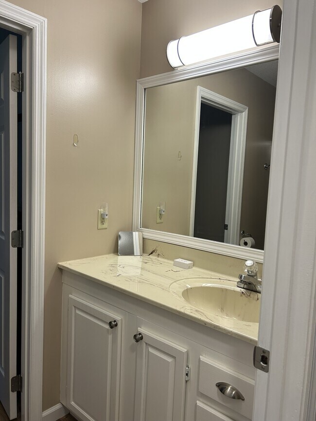 Building Photo - 203 Snead Dr