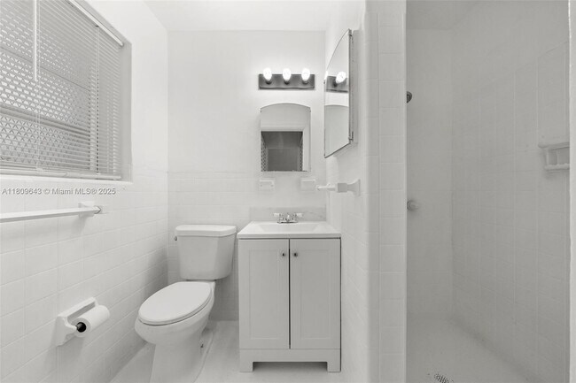 Building Photo - 840 SW 7th St