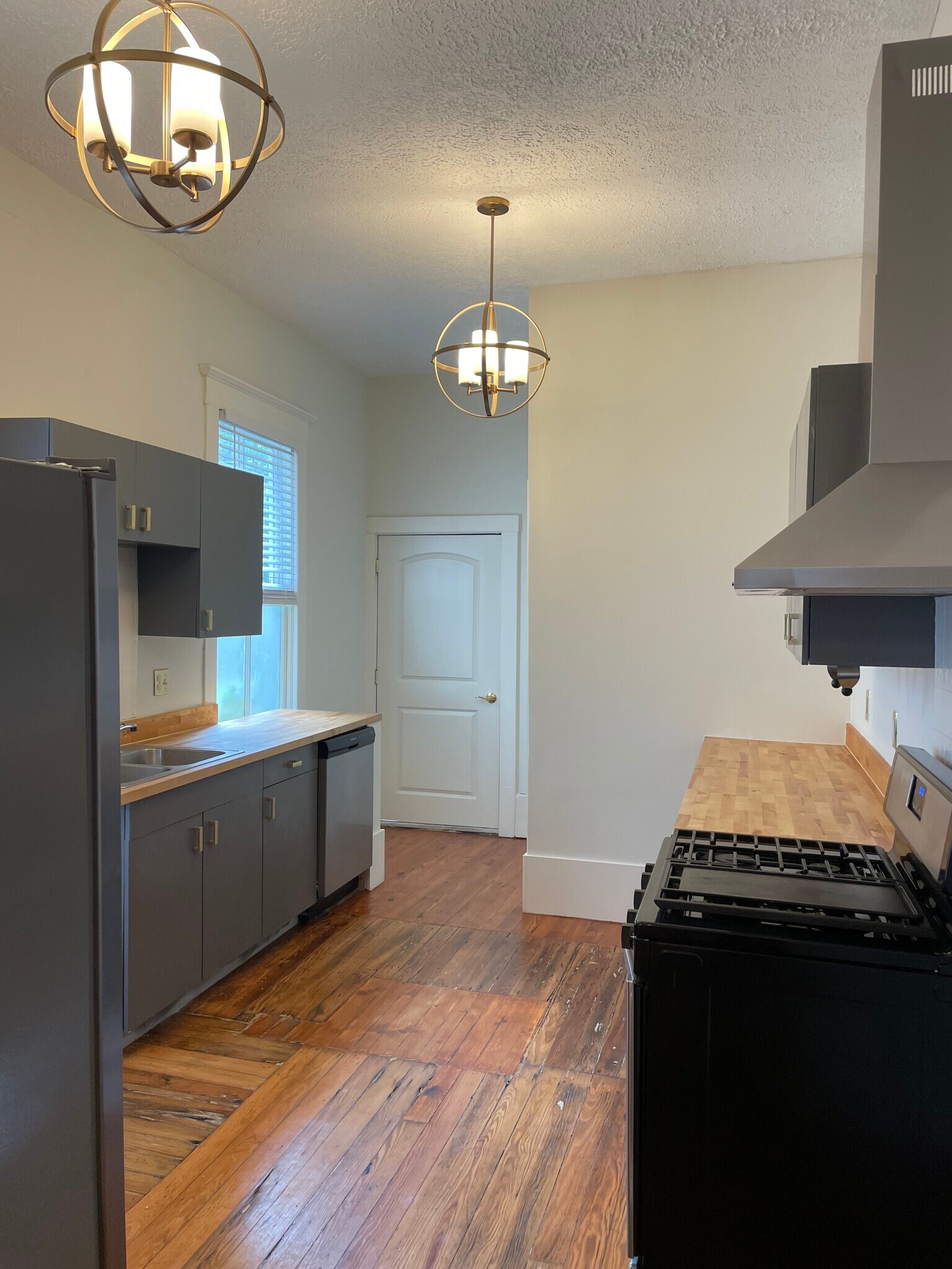 Building Photo - 2206 Bull St