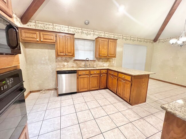 Building Photo - Beautiful Desoto Tx Home