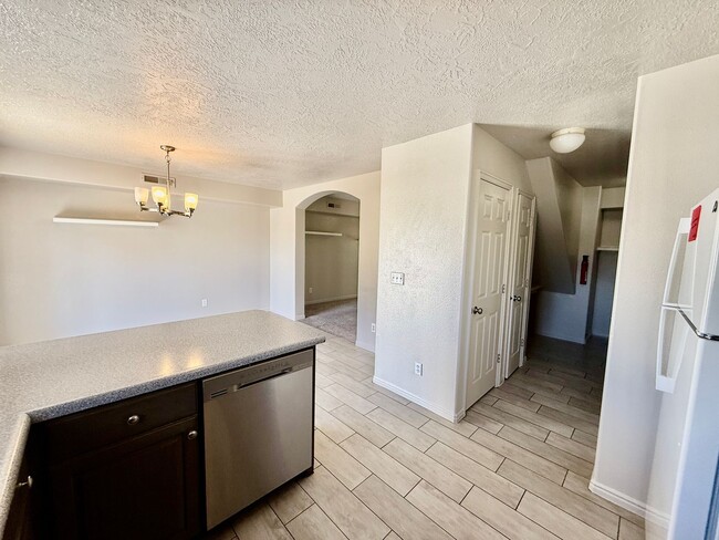 Building Photo - Lexington Hills Townhome