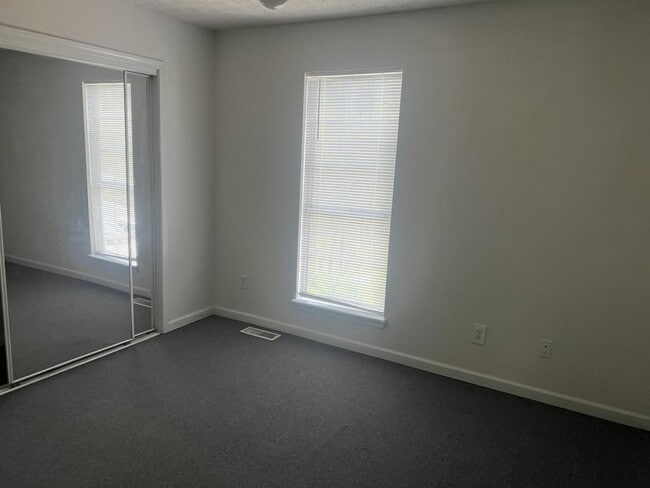 Building Photo - 297 Kenway St