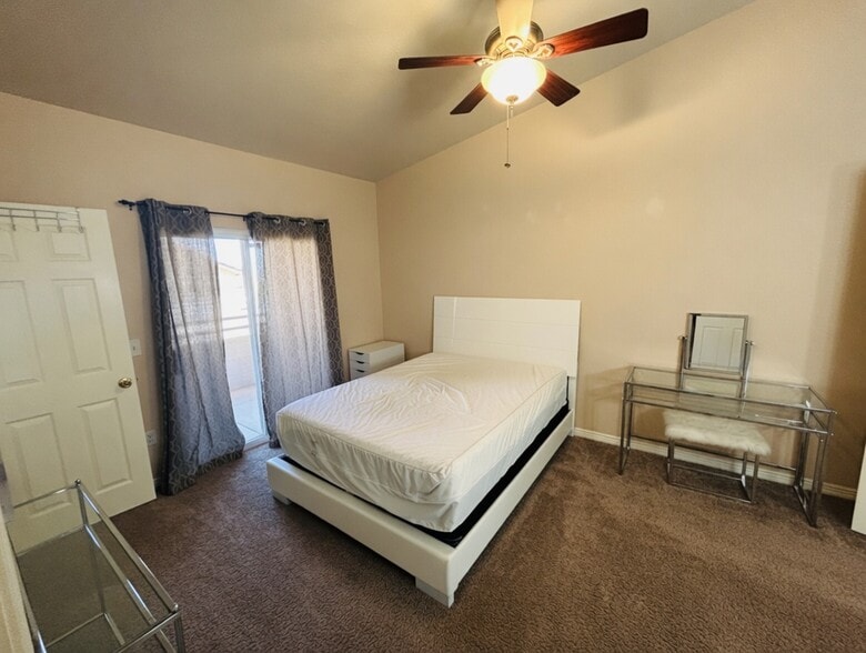 Main Bedroom - 520 Arrowhead Trl