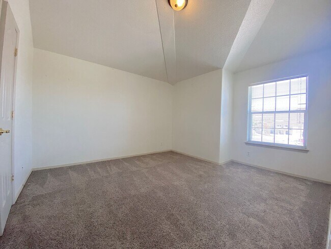 Building Photo - West El Paso LARGE 4bed/3.5bath 3 Car Garage Home-VIEWS!