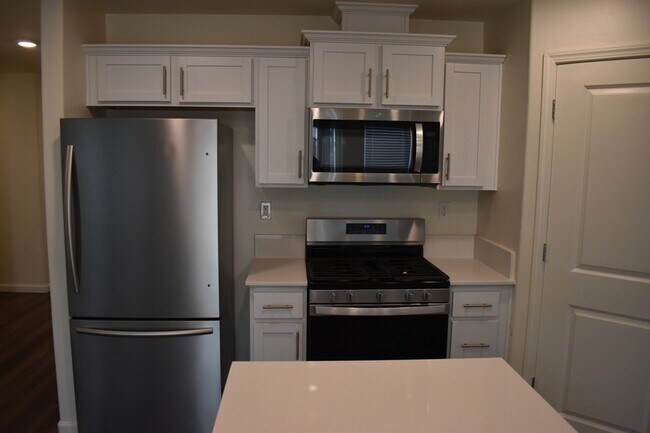 Building Photo - 4527 Isabel Ct