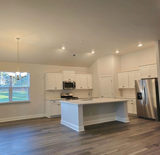 Building Photo - Live the Dream: Luxury Golf Course Living Awaits!