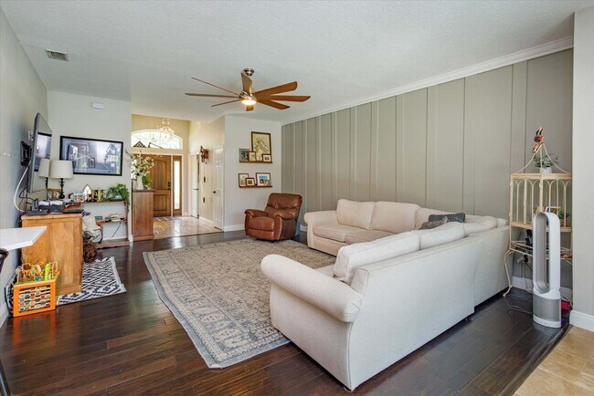 Building Photo - Beautifully Updated 4-Bedroom Pool Home in Winding Hollow