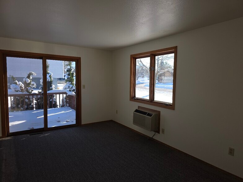 Building Photo - 722 Goldfinch Ln