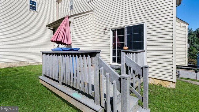 Building Photo - 24 Duttonview Dr