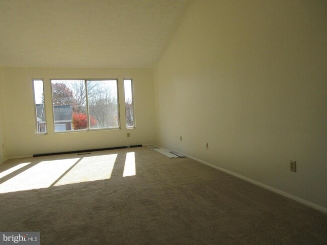 Building Photo - 9813 Fairmont Ave