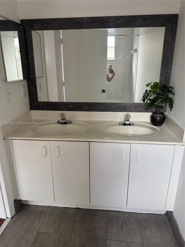 Building Photo - 14311 SW 96th St