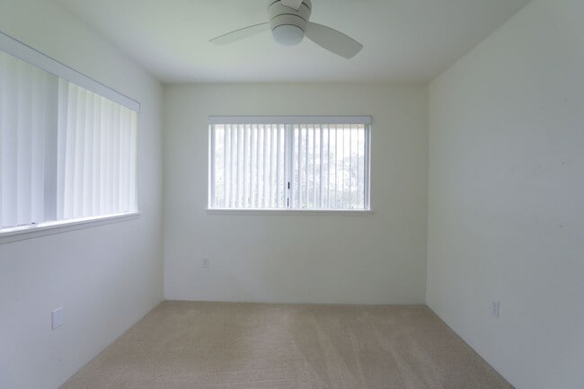 Building Photo - Rarely Available !  Beautiful 3-Bedroom Corner Unit – Pet Friendly & Spacious!