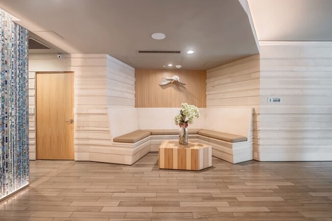 Building Photo - Luxurious 2 Bedroom, 2 Bath High Rise in Downtown Austin