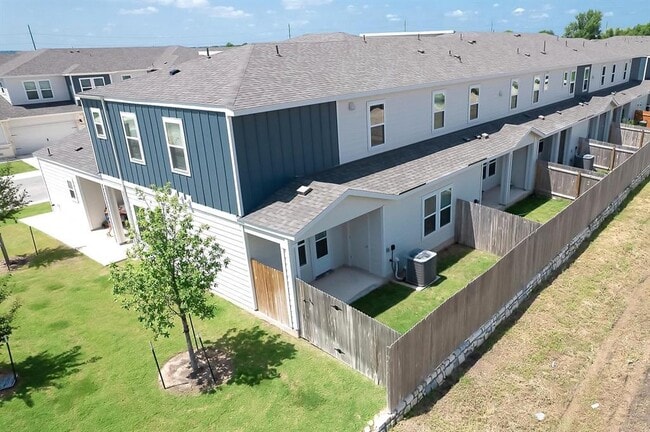 Building Photo - 1850 Settlers Glen Dr