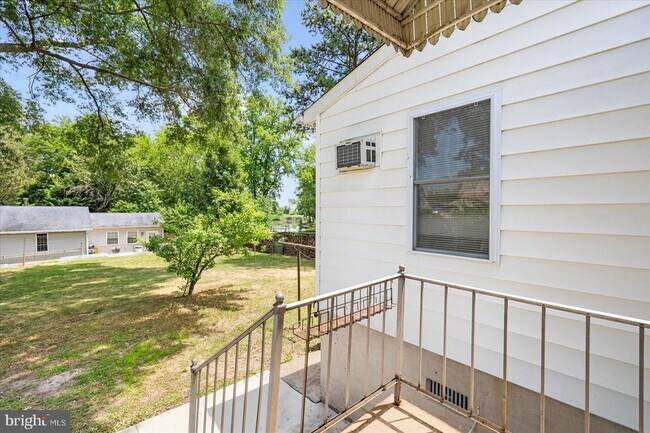 Building Photo - 303 Miles Rd