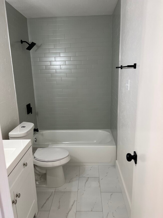 Building Photo - 3302 Canton St