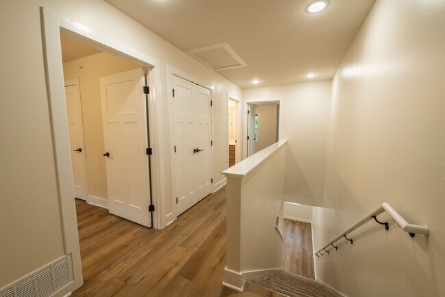 Building Photo - 3 Bed / 2.5 Bath Townhome w/Deck, Walkout Finished Basement, 9' Ceilings, Quartz Tops, Stainless ...