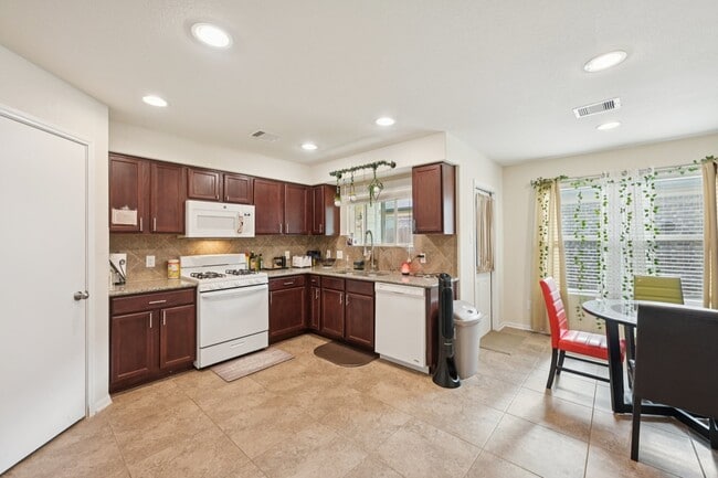 Building Photo - 2222 Mountain Quail Wy
