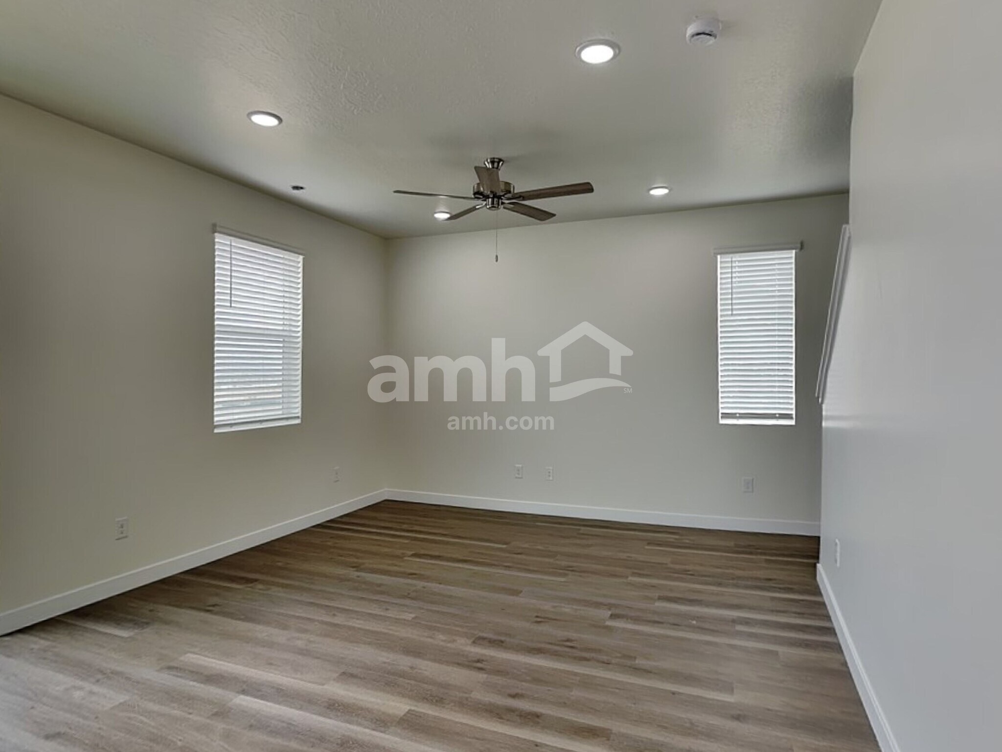 Building Photo - 1232 W Mahogany St