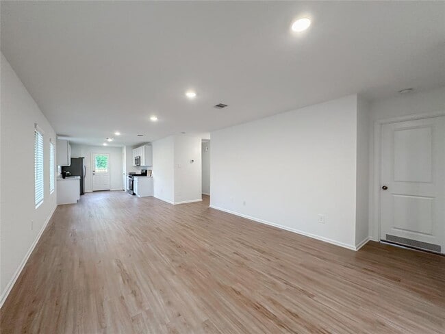 Building Photo - 1515 Las Cuevas Dr