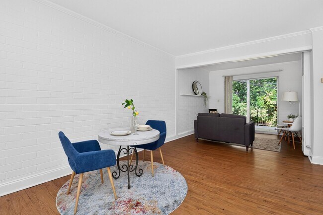 Building Photo - Charming One Bedroom Apartment In The Heart of Plaza Midwood!