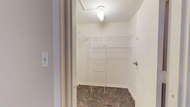 Building Photo - 2 Bedroom, 1 Bathroom House with Carport