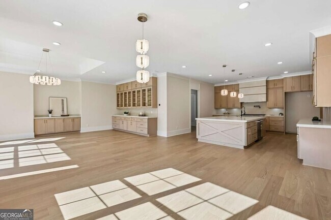 Building Photo - 6222 Bridgewood Dr
