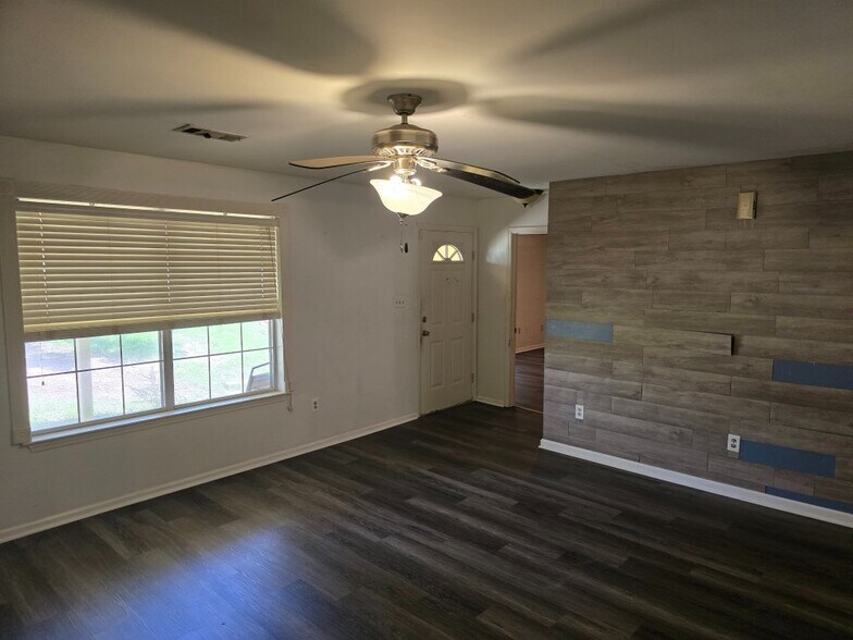 Building Photo - 23 Vantage Dr