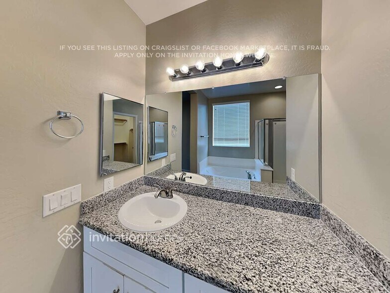 Building Photo - 17620 W Lundberg St