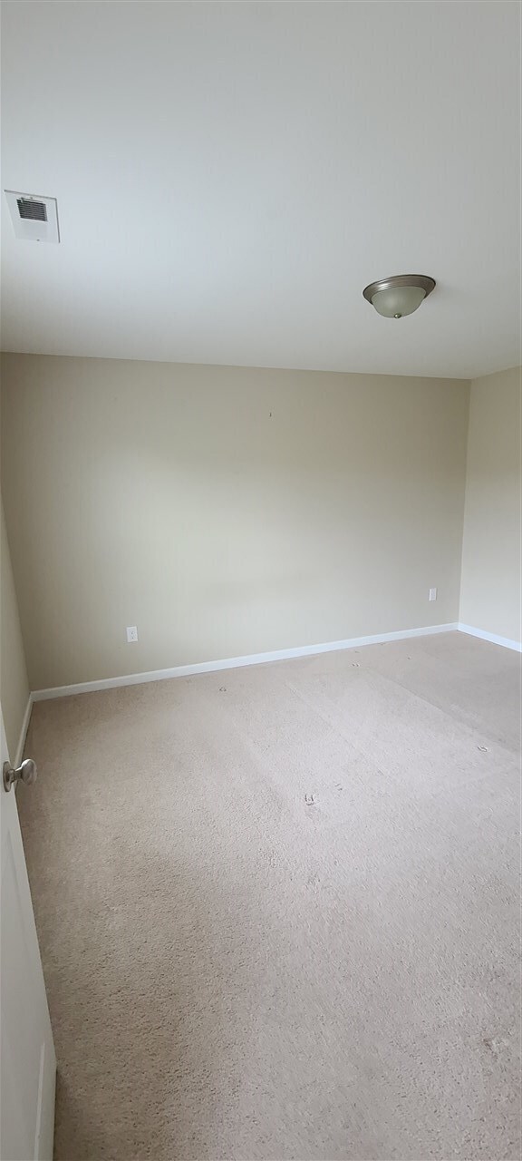 Building Photo - 18 Paige Dr